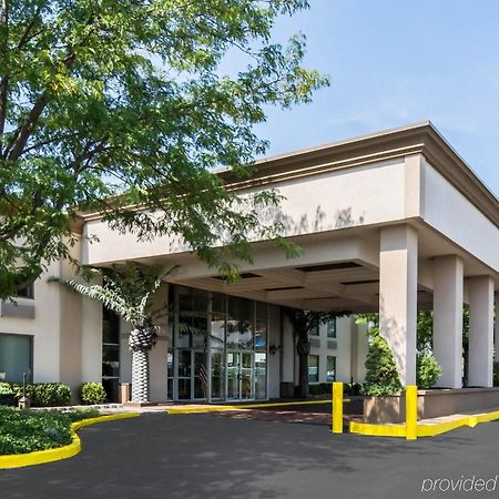 Plaza Inn & Suites Хейгерстаун Екстериор снимка
