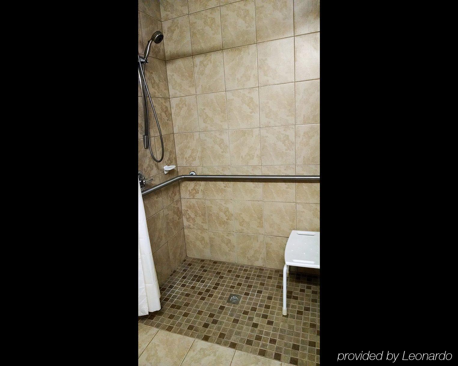 Plaza Inn & Suites Хейгерстаун Екстериор снимка