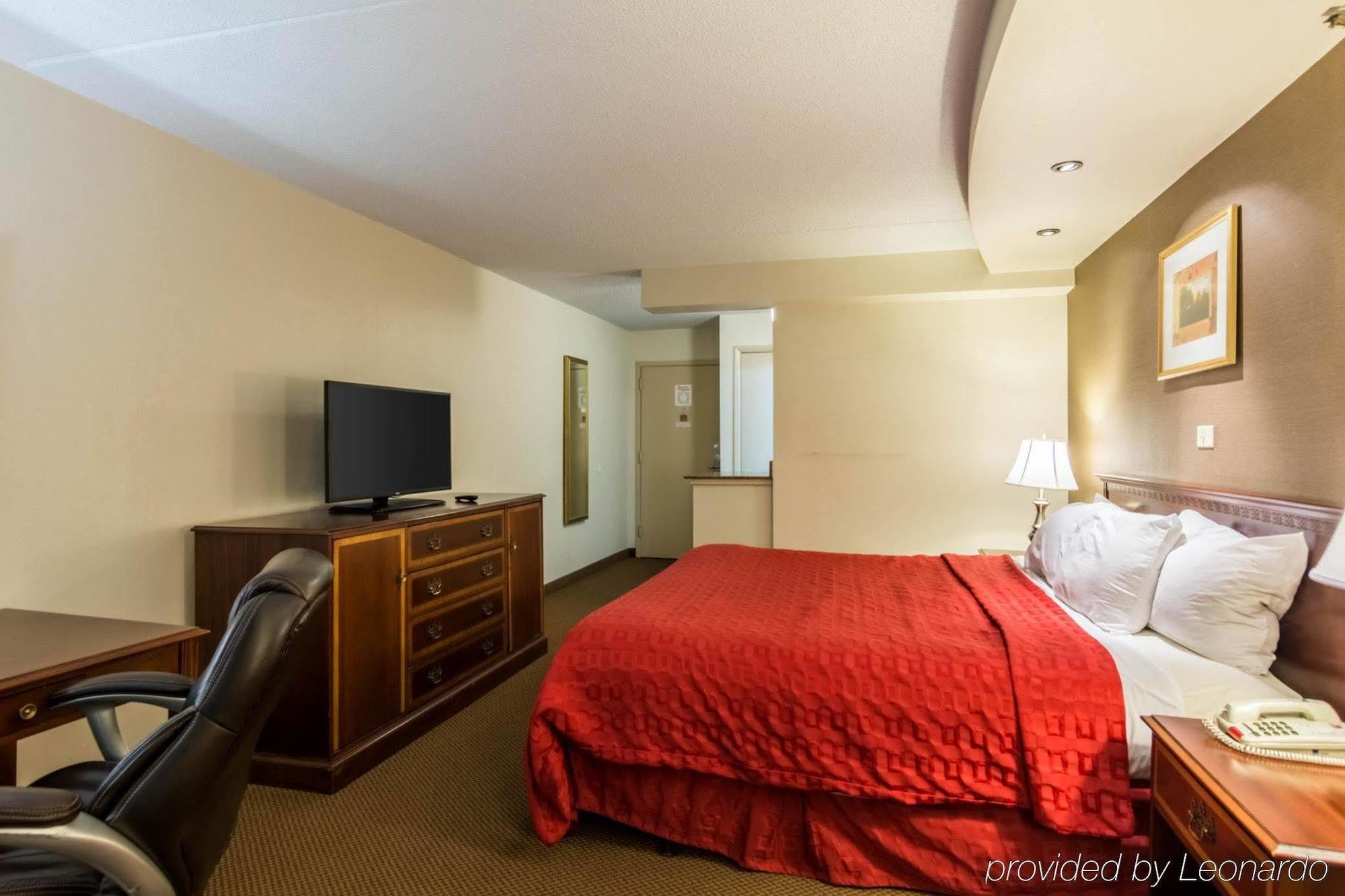 Plaza Inn & Suites Хейгерстаун Екстериор снимка