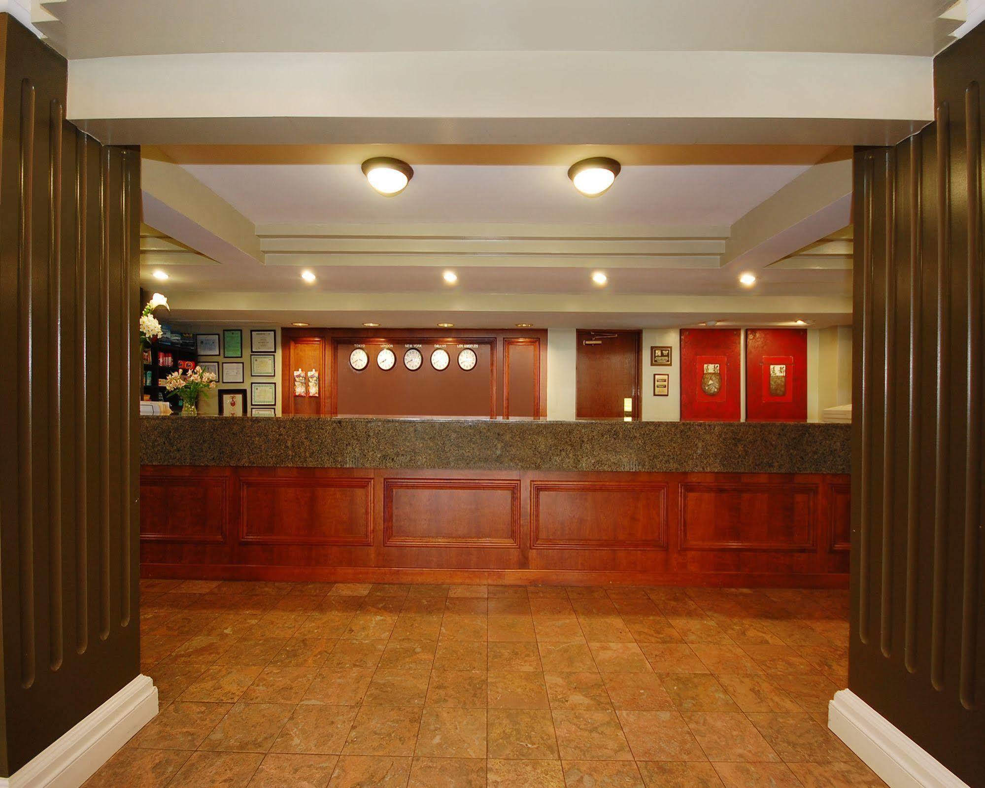 Plaza Inn & Suites Хейгерстаун Екстериор снимка